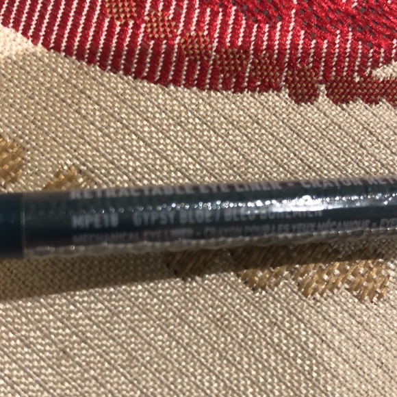 MAKEUP BUNDLE! Two NYX lipliners, and two eyeliners - Picture 4 of 7